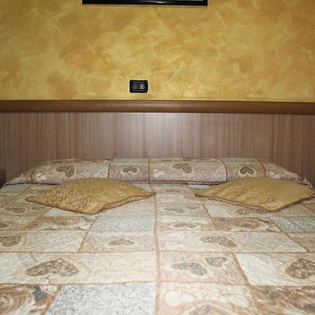 Albergo Posta Генуа Стая снимка